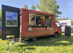 Der neue Foodtruck von Sylvia, Micha und Anastasia