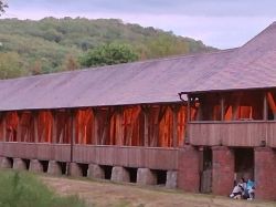 Das Gradierwerk mit Ambientebeleuchtung